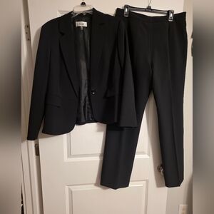 Le Suit Classic Black Blazer and Pants Ensemble